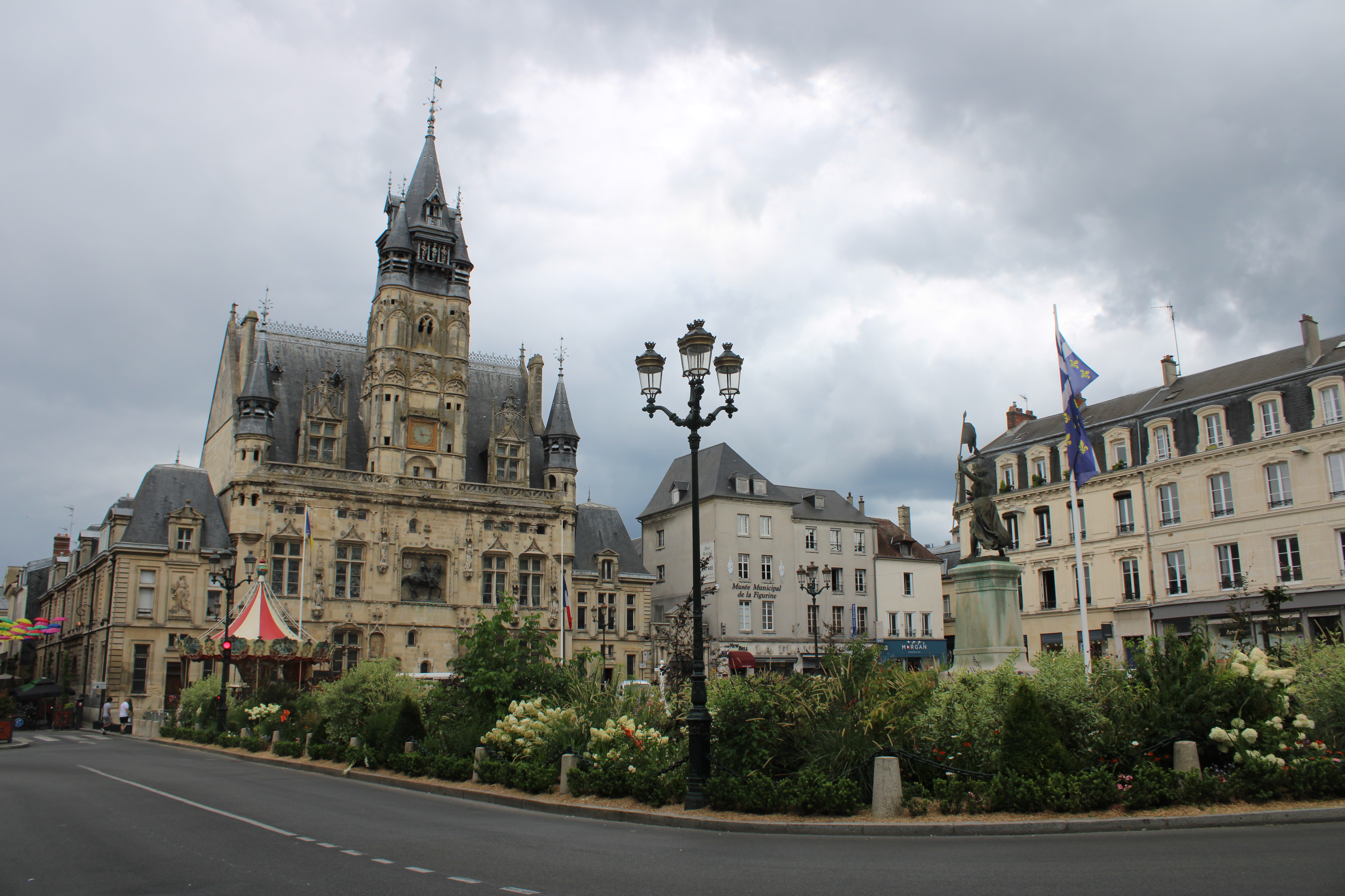 COMPIÈGNE