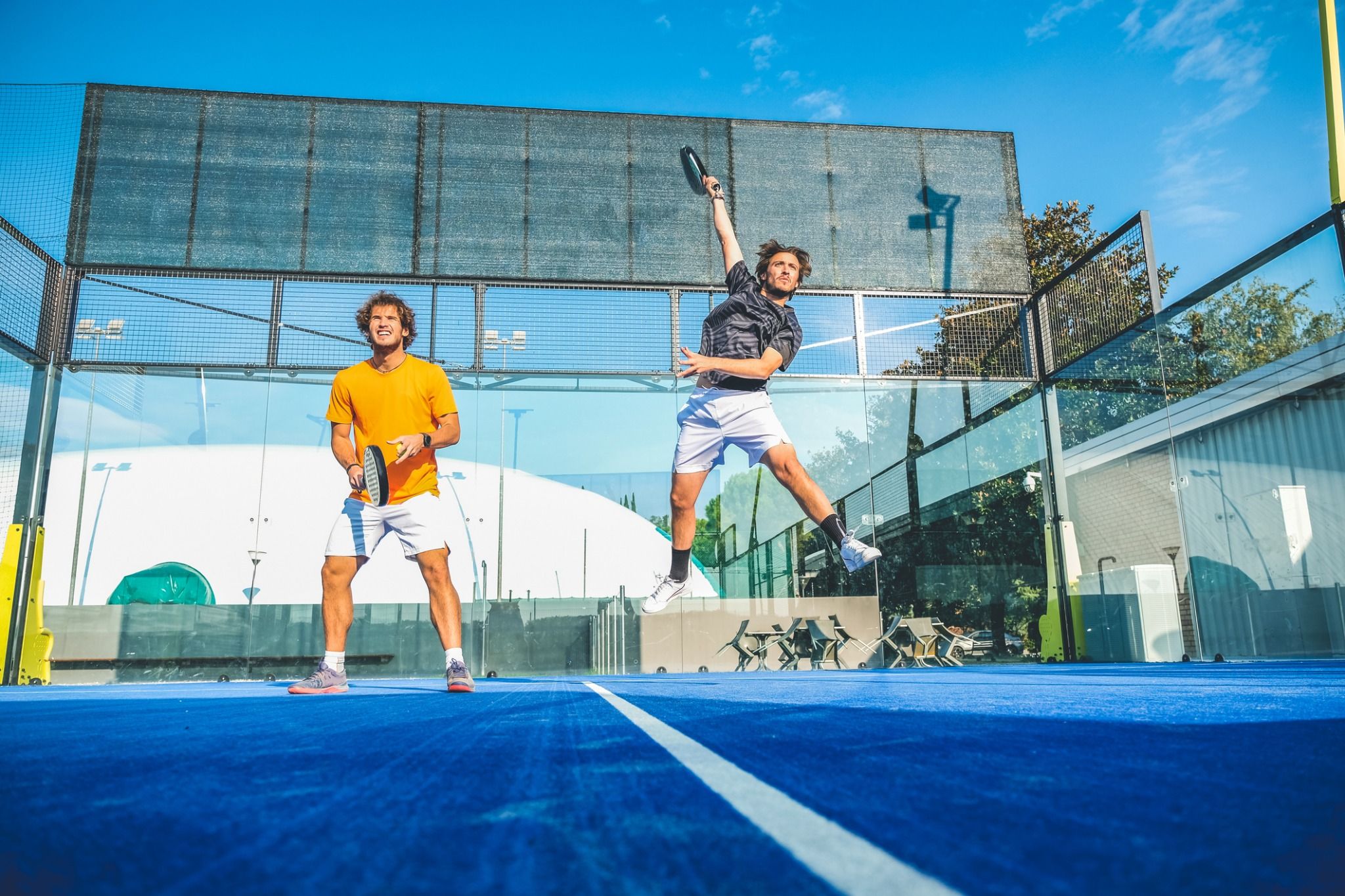 La Bandeja au Padel : Le Guide Complet du Coup Signature