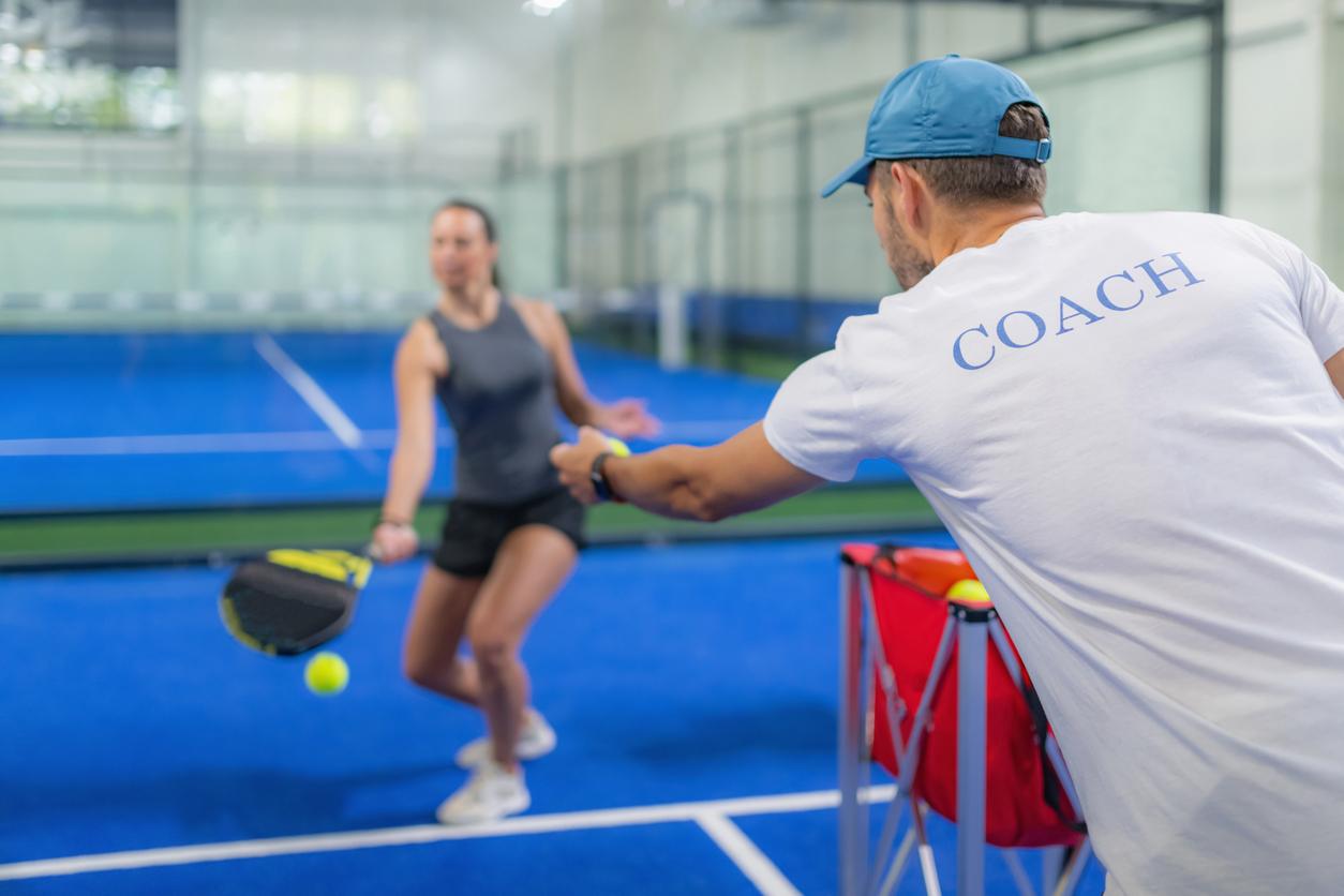 La Padel Mania : Pourquoi Tout le Monde est Obsédé par ce Sport ?